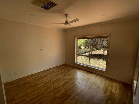 4 BEDROOM, 2 BATHROOM HOUSE IN MOUNT JOHNS WITH A POOL - Photo 3