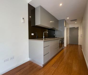 Immaculate one bedroom apartment in superb location - Photo 5