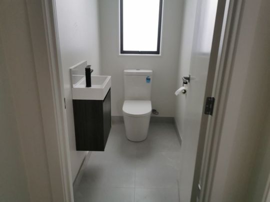 3BR Plus Office/4th BR in Chartwell - Photo 1