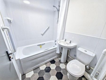 West Avenue, Benton, Newcastle upon Tyne, Tyne and Wear, NE12 9PB - Photo 4