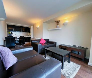 2 bedroom Flat To Let - Photo 3
