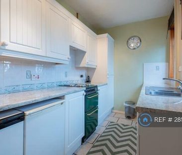 3 bedroom flat to rent - Photo 4