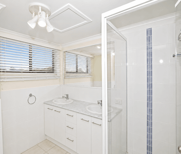 Coastal Comfort in the Heart of Caloundra - Photo 4