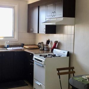3 ½ SPACIEUX & BIEN ENTRETENU - Photo 2