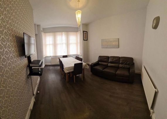 6 bedroom house to rent - Photo 1