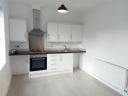 2 bedroom Flat to rent - Photo 4