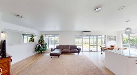 Cloverlea - 4 Bedrooms - Photo 3