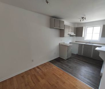 4 ½, 2 Chambres, Centre-sud, Près UQAM - Photo 2