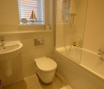 3 bedroom semi-detached house to rent - Photo 2