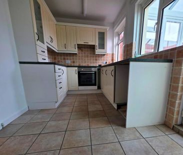 2 bedroom semi-detached house to rent - Photo 6