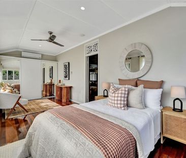 MODERN 3 BEDROOM HOME + CENTRAL LOCATION + CLASSIC CHARACTER! - Photo 5