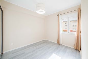 APARTAMENTO T4 EM ALFRAGIDE MOBILADO