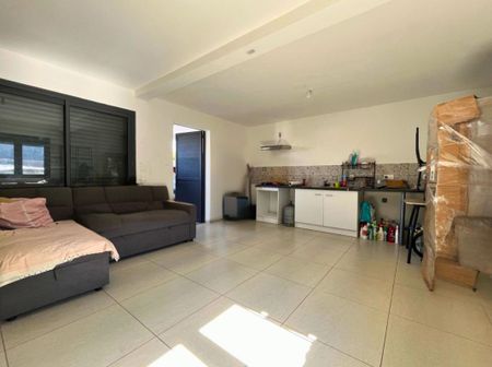 Location Maison 3 pièces 66m² LA RIVIERE 97421 - Photo 5