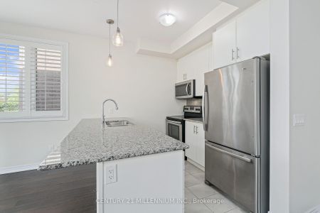 For Lease - 2368 Natasha Circle, Oakville, Ontario - Photo 3