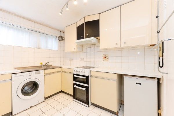 Homefield Park, SM1 - Photo 1