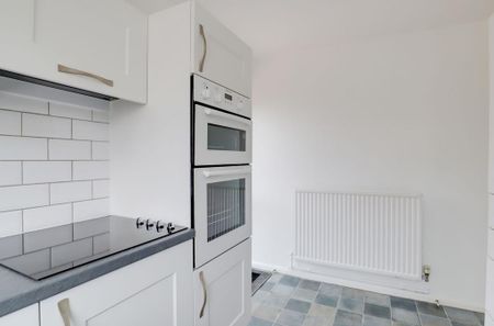 2 bedroom detached bungalow to rent - Photo 2