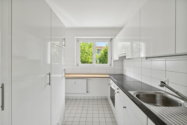 Endlich Zuhause: Modern, lichtdurchflutet und in Binningen - Foto 1