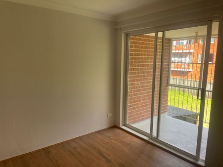 3 Bedrooms Townhouse - Photo 5