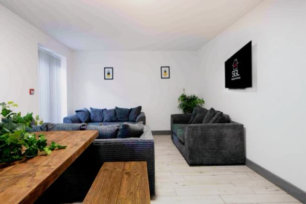 7 Beds 2 Baths - Photo 1