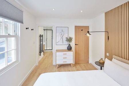 Golden Lion Bank - Photo 4