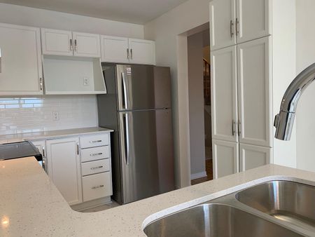 Spacious 3 Bedroom Garden Homes for Rent in Bridlewood! - Photo 5