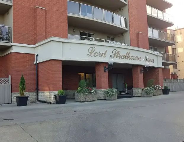 Furnished Luxury Two Bedroom Condo in Prime Location near U of A | 10649 Saskatchewan Drive, Edmonton - Photo 1