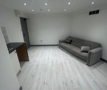 Studio Flat, Howson Road, SE4 - Photo 2