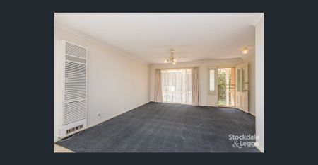 WELL PRESENTED TOWNHOUSE - Photo 2