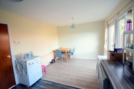 19 Ravenhill Court, BT68FS, Belfast - Photo 3