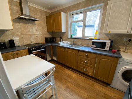 Room in a Shared House, Walm Lane, NW2 - Photo 4