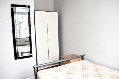 5 bedroom terraced house to rent - Photo 4