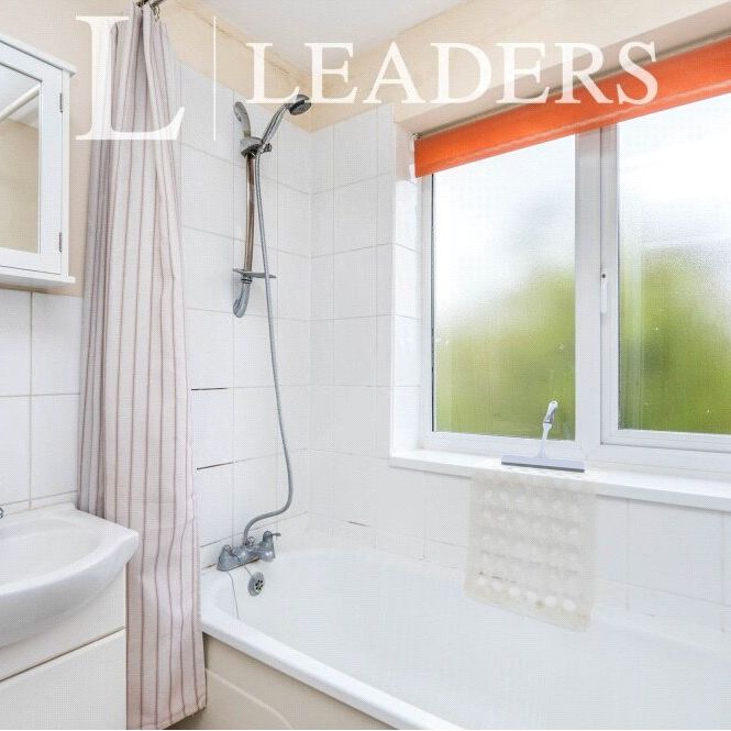 4 bedroom house to rent Arundel Drive, Fareham, PO16 - Photo 1