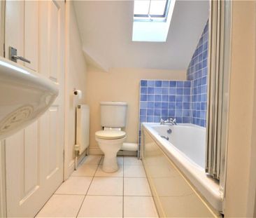 3 bedroom end of terrace house to rent - Photo 2
