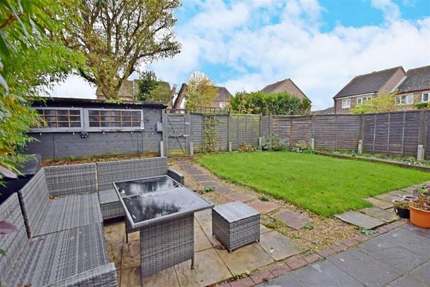 4 bedroom detached house to rent - Photo 1