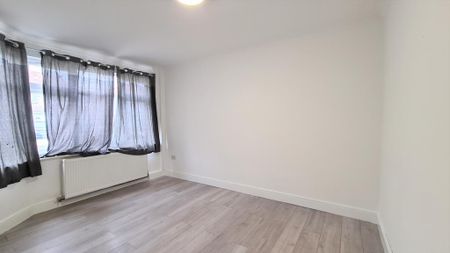 4 bedroom terraced house to rent - Photo 3