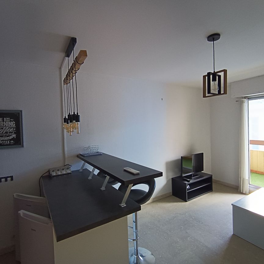 Location Appartement 2 pièces 40m² NIMES 30900 - Photo 1