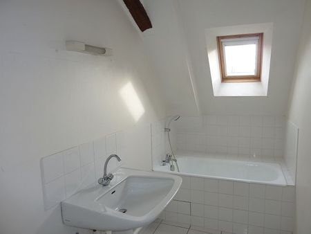 Location Appartement 3 pièces 53m² LA FLECHE 72200 - Photo 3