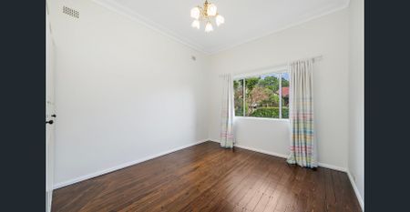 Charming, Character-Filled spacious home - Photo 2