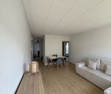 Location Appartement 3 pièces 52m² SETE 34200 - Photo 2