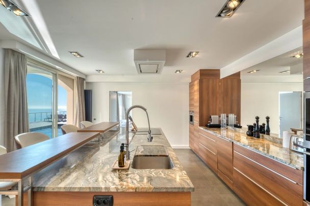 VILLA EZE RÉNOVÉE 323 M2, 5 CHAMBRES. - Photo 1