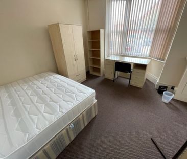 4 Bed Student Accommodation - Photo 3