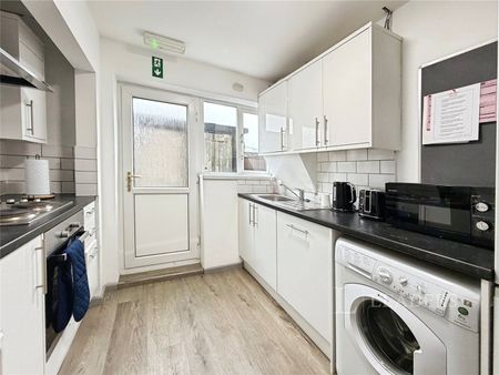 house to rent Gilbert Avenue, Tividale, Oldbury, West Midlands, B69 - Photo 3