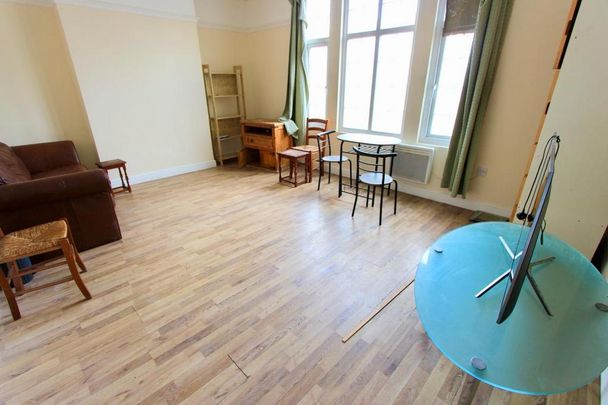 3 bedroom flat to rent - Photo 1