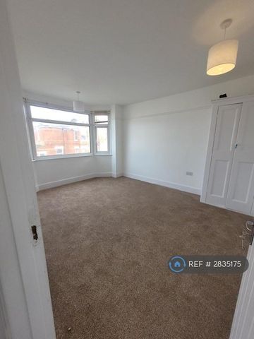 3 bedroom detached house to rent - Photo 2