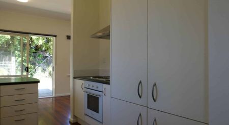 Freshly Refurbished Three-Bedroom Home - Photo 2