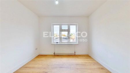 4 bedroom end of terrace house to rent - Photo 2