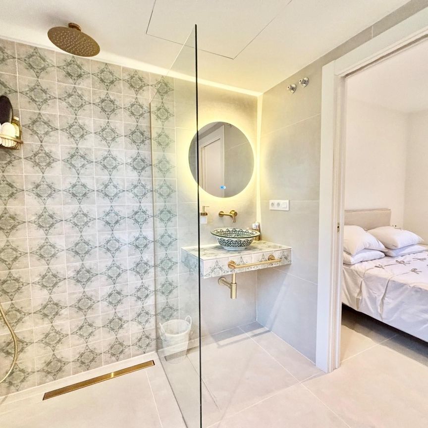 Casa adosada de alquiler en Guadalmina Baja - Photo 1