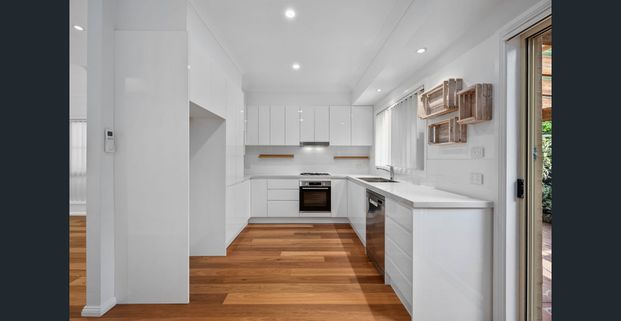 Newly Renovated Townhouse - Photo 1