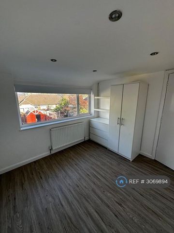 3 bedroom terraced house to rent - Photo 3