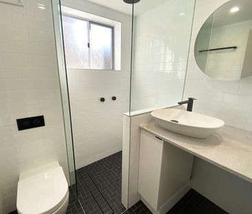 Renovated Two Bedroom Apartment! - Photo 4